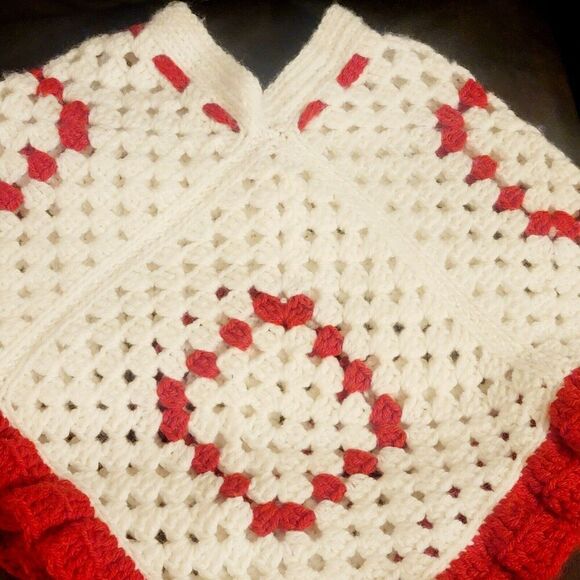 Vtg Crocheted Red White Girls Poncho Shawl Handmade Pom Poms Frill Christmas - Picture 5 of 7